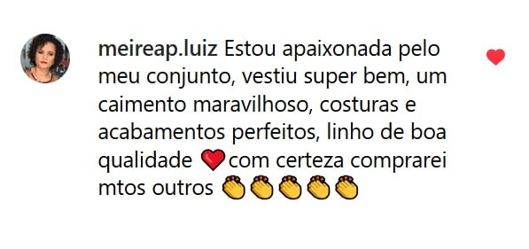 Comentário de uma cliente expressando satisfação com seu conjunto, destacando o caimento, as costuras e a qualidade do tecido.