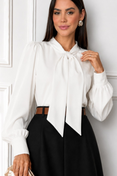 Blusa Ravena: Laço ou Gravatinha manga Longa com botões de Renda