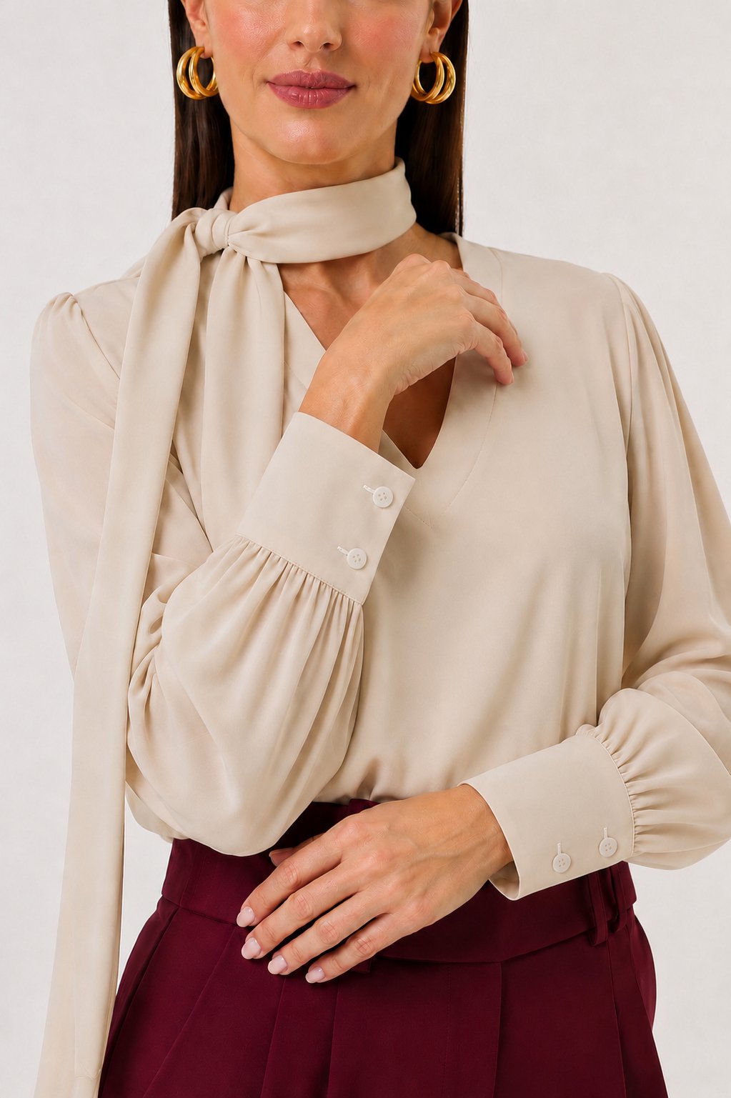 Blusa Esplendore: com lenço alongado e manga Longa e botões na manga - Imagem 6