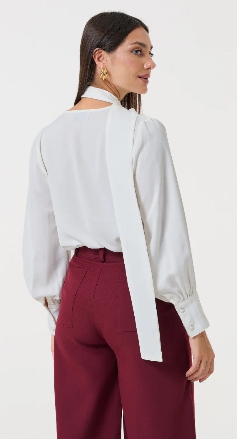 Blusa Esplendore: com lenço alongado e manga Longa e botões na manga - Imagem 4